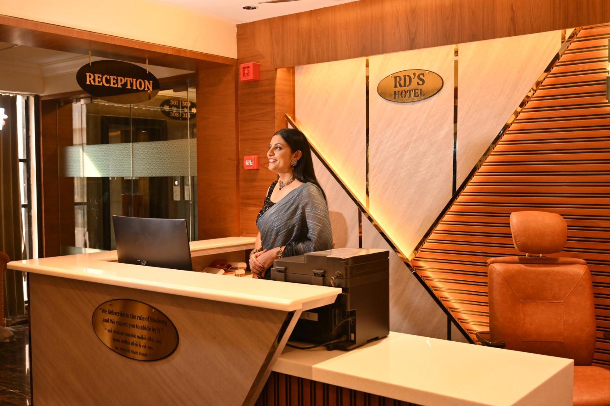 Rds Hotel 阿穆达巴 外观 照片