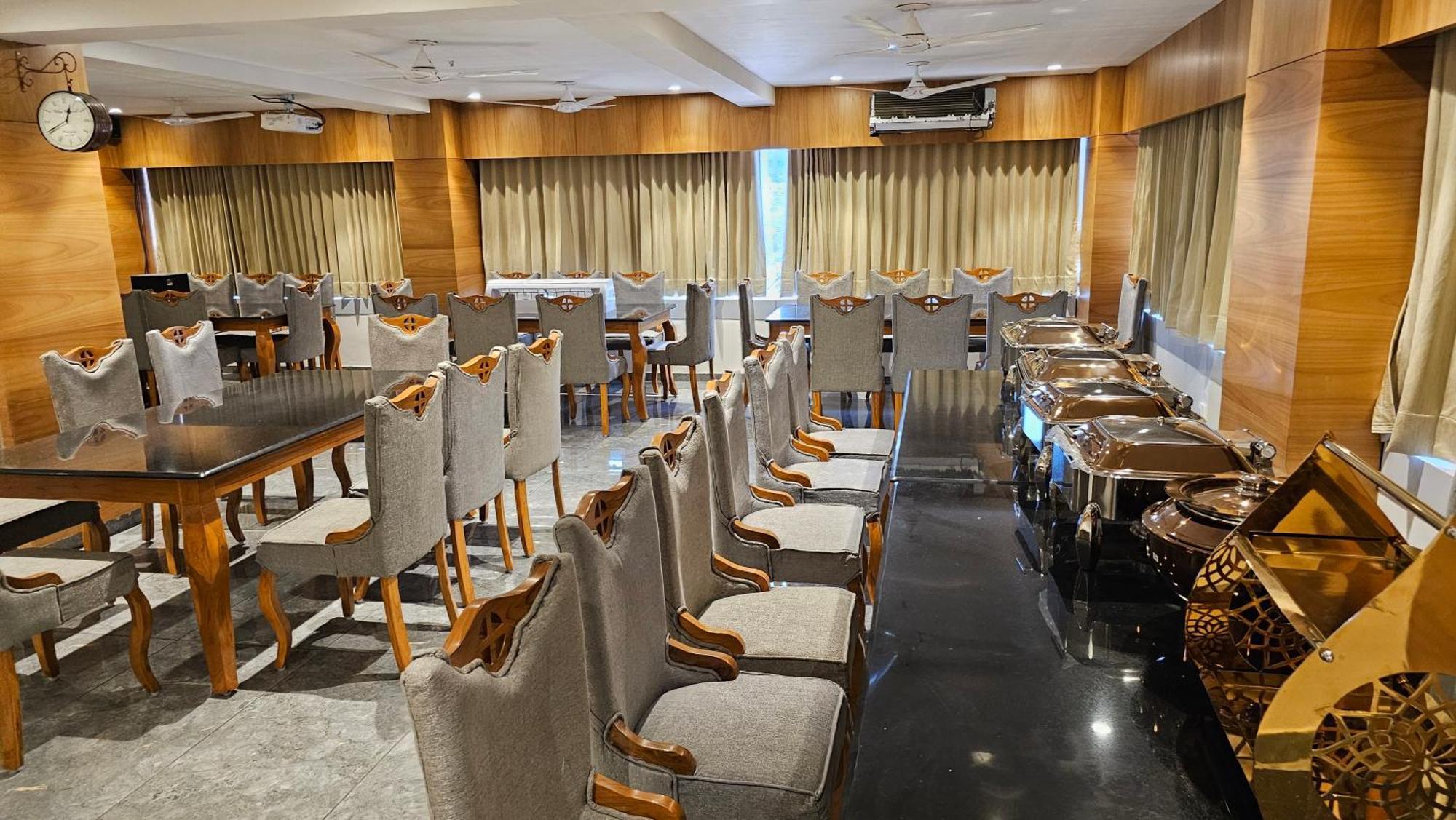 Rds Hotel 阿穆达巴 外观 照片