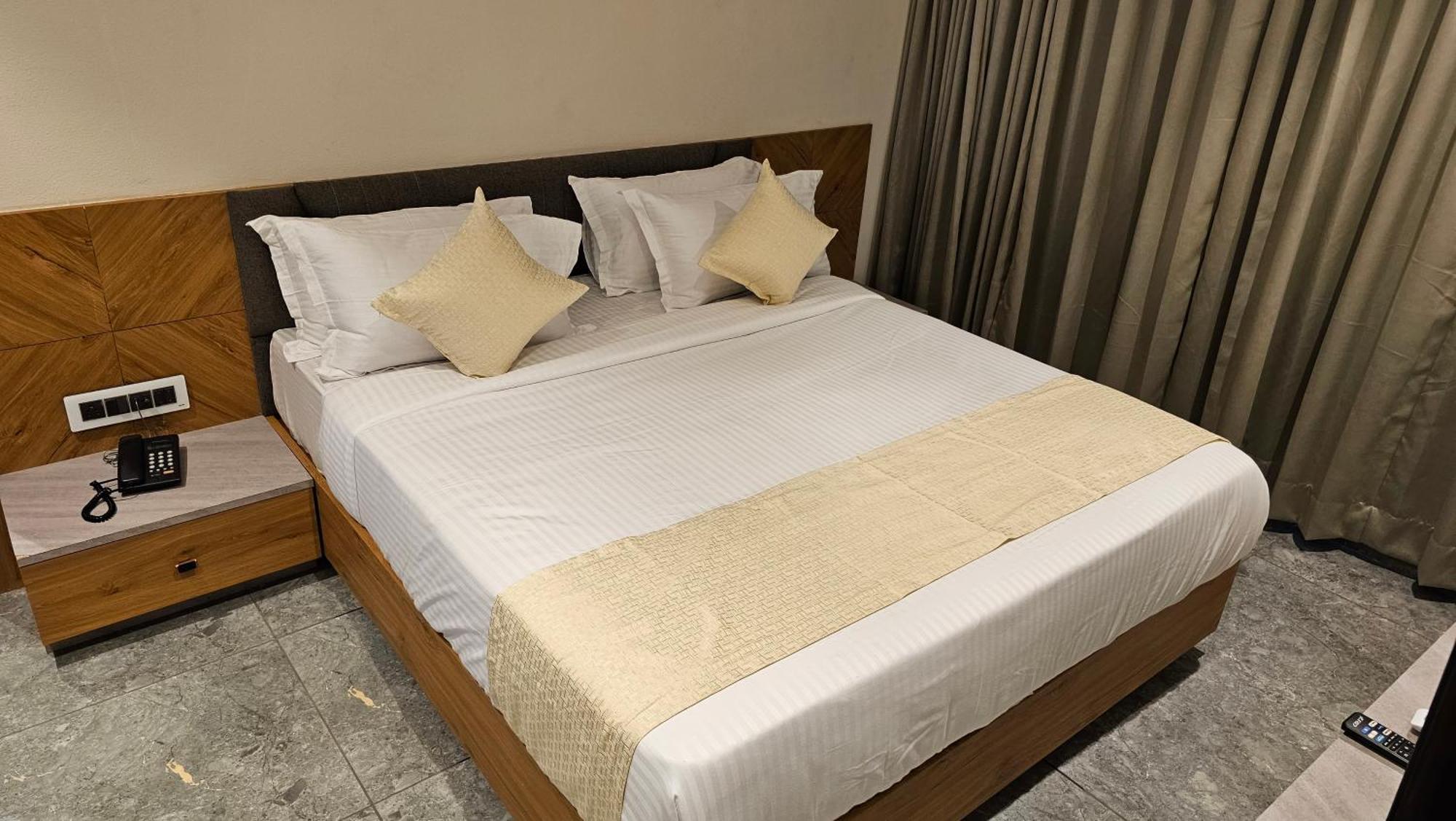 Rds Hotel 阿穆达巴 外观 照片