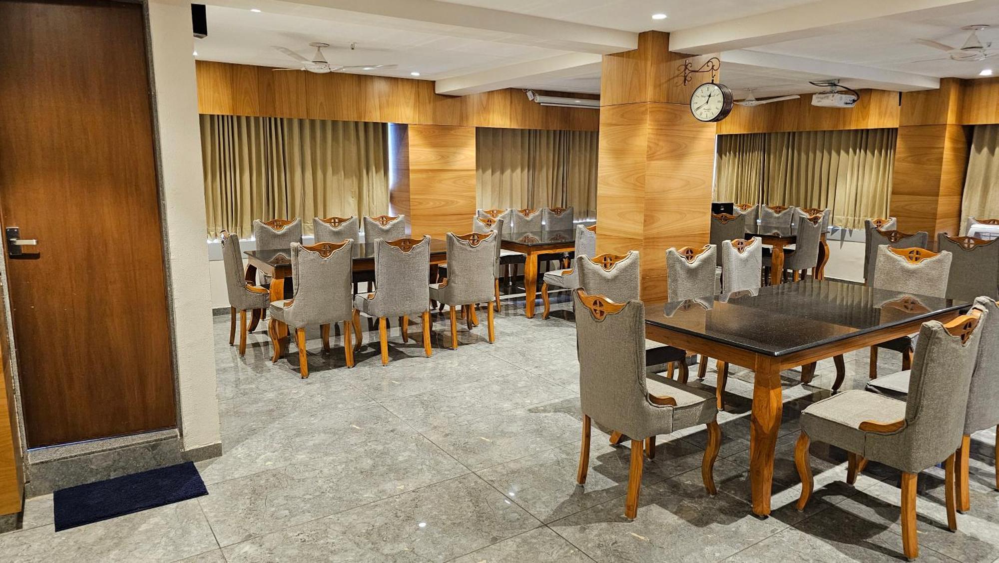 Rds Hotel 阿穆达巴 外观 照片